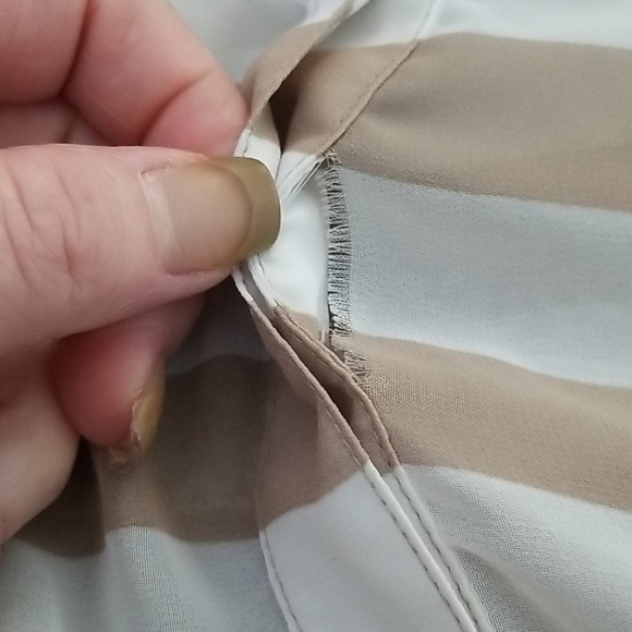 ✨ Old Navy Tan Striped Sheer Long sleeve Blouse - Picture 6 of 8